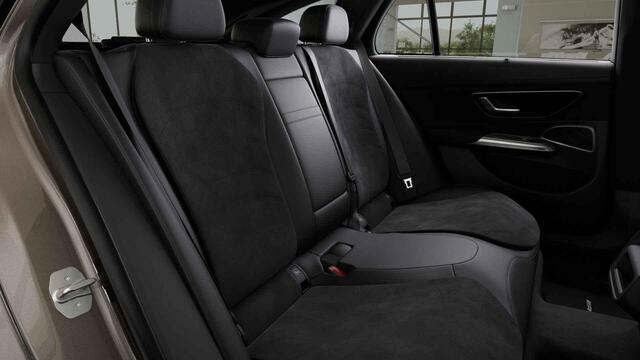 Mercedes-Benz E-estate 300 e AMG Line | Premium | Panoramadak | Trekhaak | Night pakket | 20 inch | Digital light | 360 camera | Memory |