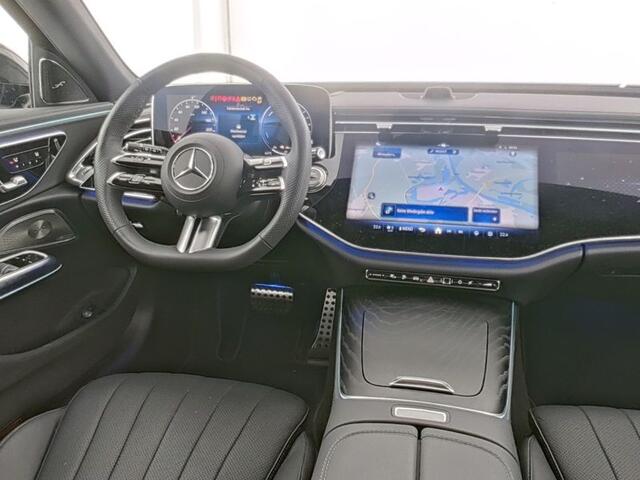 Mercedes-Benz E-estate 300 e AMG Plug-In Hybride AMG | Night Pakket | Luchtvering | Lederen beklediing | MBUX Superscreen | Trekhaak | Head-up-Display | 20 Inch AMG velgen. Inclusief 24 maanden Mercedes-Benz Certified garantie voor Europa.