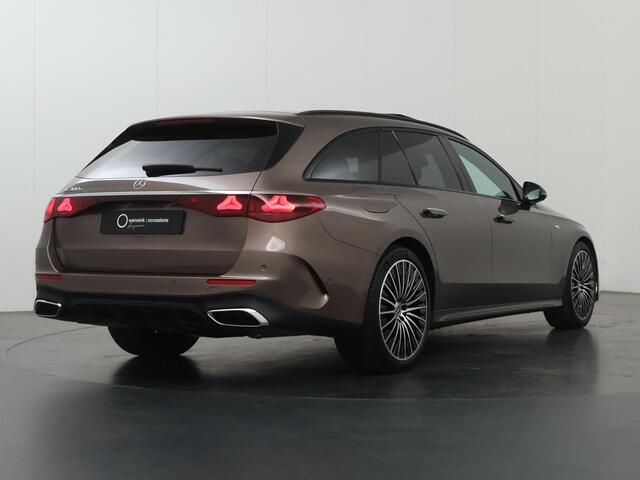 Mercedes-Benz E-estate 300 e AMG Line | Premium | Panoramadak | Trekhaak | Night pakket | 20 inch | Digital light | 360 camera | Memory |