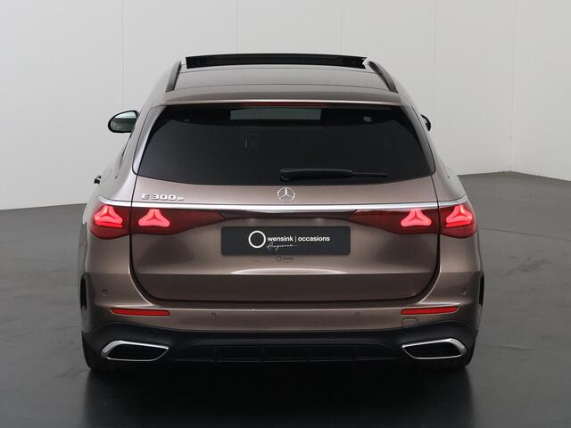 Mercedes-Benz E-estate 300 e AMG Line | Premium | Panoramadak | Trekhaak | Night pakket | 20 inch | Digital light | 360 camera | Memory |