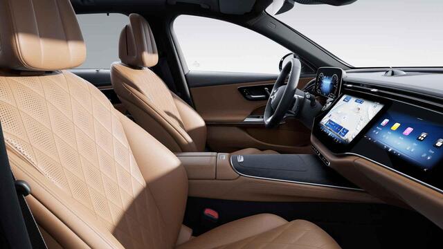 Mercedes-Benz E-estate 300 e Business Solution AMG | Massage | Premium plus | Superscreen | Luchtvering | Burmester | Memory | Trekhaak |