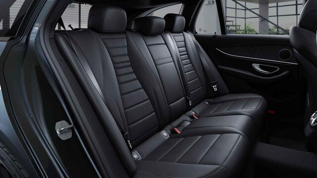 Mercedes-Benz E-estate 300 e Business Solution AMG | Night | Panoramadak | Trekhaak | Widescreen | Stoelverwarming | 360 graden camera |