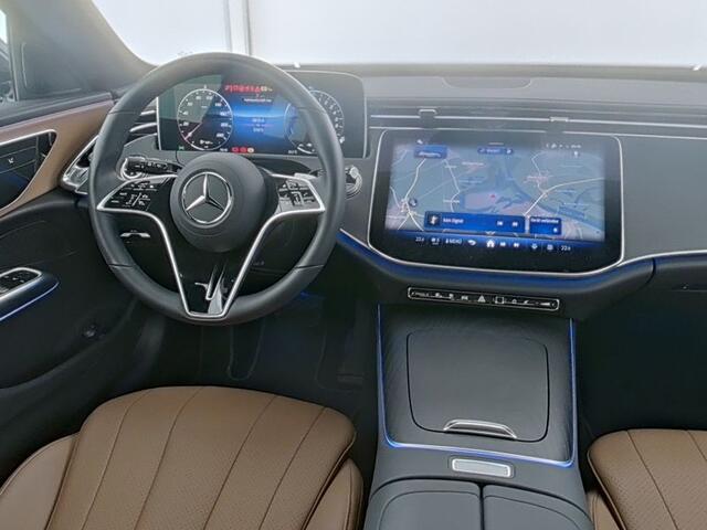 Mercedes-Benz E-estate 300 e Luxury Plug-In Hybride Trekhaak | Ledkoplampen | Distronic | Memory Voorstoelen | Zwarte Hemel | Stuur en Stoelverwarming. Inclusief 24 maanden Mercedes-Benz Certified garantie voor Europa.