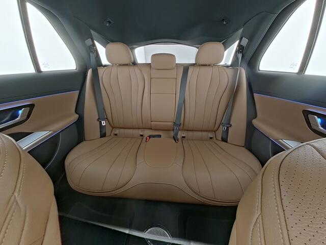 Mercedes-Benz E-estate 300 e Luxury Plug-In Hybride Trekhaak | Ledkoplampen | Distronic | Memory Voorstoelen | Zwarte Hemel | Stuur en Stoelverwarming. Inclusief 24 maanden Mercedes-Benz Certified garantie voor Europa.