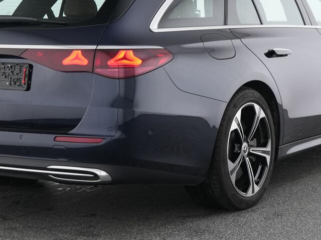 Mercedes-Benz E-estate 300 e Luxury Plug-In Hybride Trekhaak | Ledkoplampen | Distronic | Memory Voorstoelen | Zwarte Hemel | Stuur en Stoelverwarming. Inclusief 24 maanden Mercedes-Benz Certified garantie voor Europa.