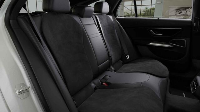 Mercedes-Benz E-estate 300 e AMG Line | Premium Plus | Superscreen | Trekhaak | Panoramadak | Night pakket | Head up display | Winter pakket |