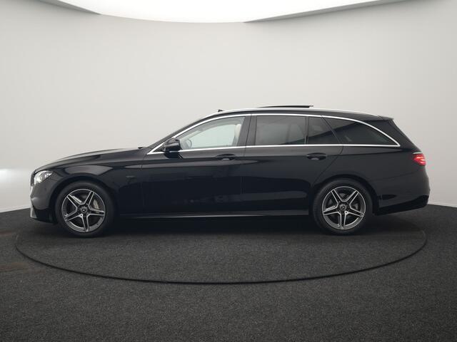 Mercedes-Benz E-estate 300 e AMG Line PHEV 320pk Dealer O.H. | Panodak | Adaptive Cruise | 360 Camera | Multi Beam LED | Lederen Sportstoelen Verwarmd | Sfeerverlichting | Apple Carplay | Navigatie | DAB | Plug In Hybrid |