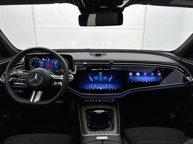 Mercedes-Benz E-estate 300 e AMG Plug-In Hybride AMG | Night Pakket | Panorama Schuif-Kanteldak | MBUX Superscreen | Trekhaak | Stuur en Stoelverwarming. Inclusief 24 maanden Mercedes-Benz Certified garantie voor Europa.