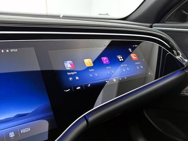 Mercedes-Benz E-estate 300 e AMG Plug-In Hybride AMG | Night Pakket | Panorama Schuif-Kanteldak | MBUX Superscreen | Trekhaak | Stuur en Stoelverwarming. Inclusief 24 maanden Mercedes-Benz Certified garantie voor Europa.