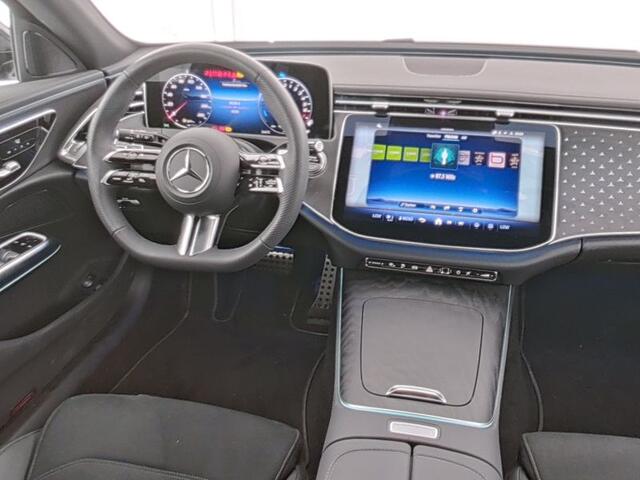 Mercedes-Benz E-estate 300 e AMG Plug-In Hybride Luchtvering | AMG Line Night Pakket | Trekhaak | 20 Inch AMG Velgen | Parkeerpakket met 360°-camera. Inclusief 24 maanden MB Certified garantie voor Europa.