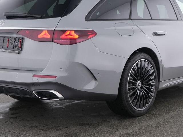 Mercedes-Benz E-estate 300 e AMG Plug-In Hybride Luchtvering | AMG Line Night Pakket | Trekhaak | 20 Inch AMG Velgen | Parkeerpakket met 360°-camera. Inclusief 24 maanden MB Certified garantie voor Europa.