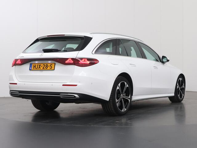 Mercedes-Benz E-estate 300 e Luxury Line | Achteruitrijcamera | Winter Pakket | 19" lichtmetalen velgen | Apple Carplay |