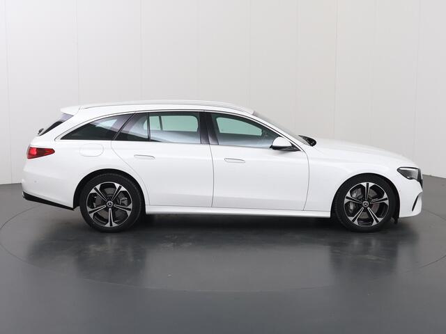 Mercedes-Benz E-estate 300 e Luxury Line | Achteruitrijcamera | Winter Pakket | 19" lichtmetalen velgen | Apple Carplay |