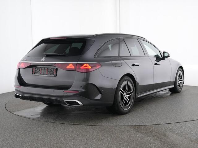 Mercedes-Benz E-estate 300 e AMG Plug-In Hybride Trekhaak | AMG Line | Night Pakket | Head-up display | Distronic | Stoelverwarming voor. Inclusief 24 maanden MB Certified garantie voor Europa.