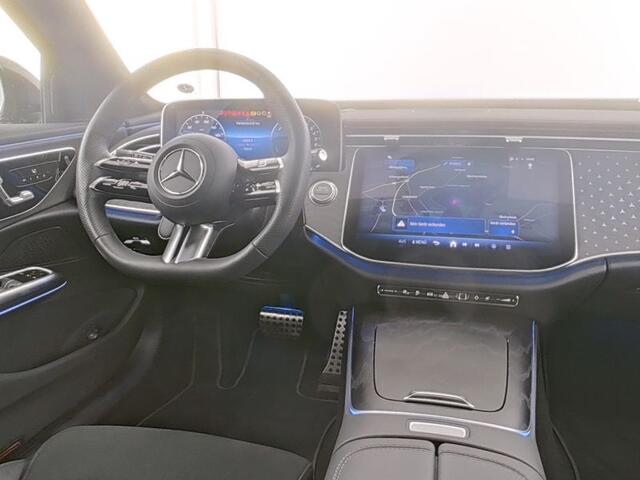 Mercedes-Benz E-estate 300 e AMG Plug-In Hybride Trekhaak | AMG Line | Night Pakket | Head-up display | Distronic | Stoelverwarming voor. Inclusief 24 maanden MB Certified garantie voor Europa.