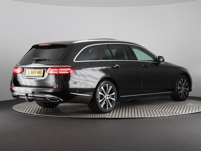 Mercedes-Benz E-estate 300 e (Pano / Elek. Trekhaak / Burmester / Camera / Matrix / Sfeerverl.)