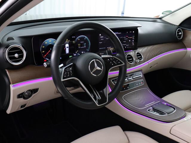 Mercedes-Benz E-estate 300 e (Pano / Elek. Trekhaak / Burmester / Camera / Matrix / Sfeerverl.)