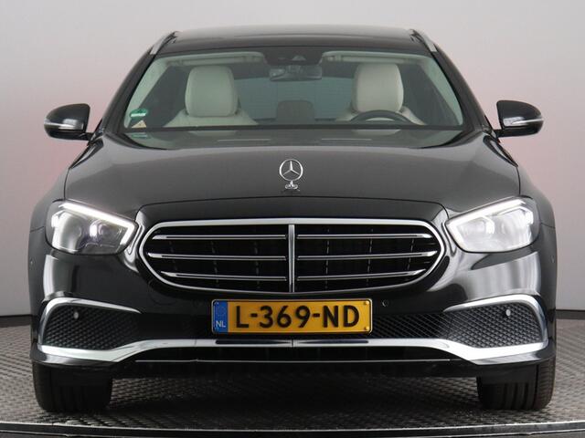 Mercedes-Benz E-estate 300 e (Pano / Elek. Trekhaak / Burmester / Camera / Matrix / Sfeerverl.)