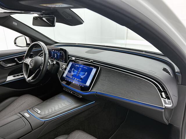 Mercedes-Benz E-estate 300 e Luxury Line Plug-In Hybride Trekhaak | Rijassistentiepakket plus | Parkeerpakket met 360°-camera | Distronic | Sfeerverlichting. Inclusief 24 maanden Mercedes-Benz Certified garantie voor Europa.