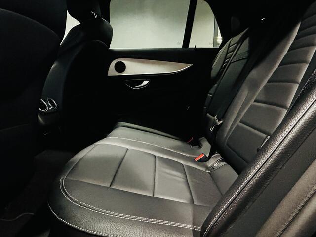 Mercedes-Benz E-estate 200 AMG // Trekhaak // Leder // 360 Camera // Nightpakket // Sfeerverlichting // Keyless Entry // Alarm 3 // Dode hoek Assistent // Zwarte hemel