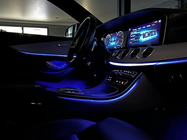 Mercedes-Benz E-estate 200 AMG // Trekhaak // Leder // 360 Camera // Nightpakket // Sfeerverlichting // Keyless Entry // Alarm 3 // Dode hoek Assistent // Zwarte hemel