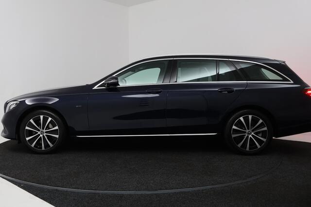 Mercedes-Benz E-estate 300 de Advantage (TREKHAAK, STOELVERWARMING, SFEERVERLICHTING, CRUISE ADAPTIEF, CAMERA)