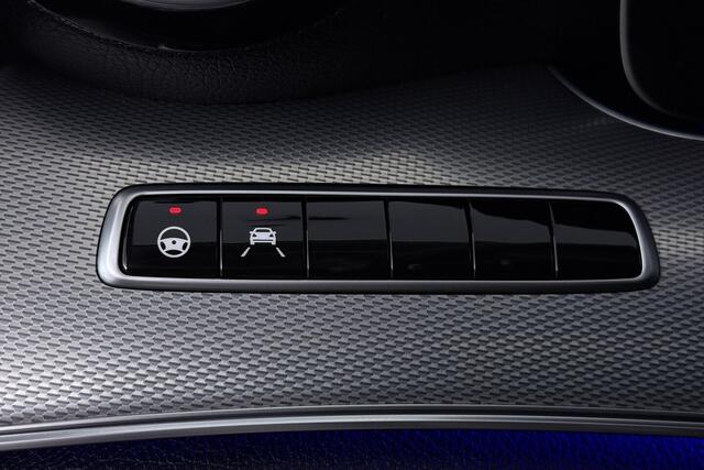 Mercedes-Benz E-estate 300 de Advantage (TREKHAAK, STOELVERWARMING, SFEERVERLICHTING, CRUISE ADAPTIEF, CAMERA)