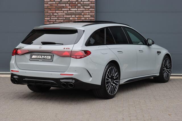 Mercedes-Benz E-estate AMG 53 4MATIC+ Premium+ | 612pk | Hyperscreen | Achterasbesturing | Distronic+ | Burmester | Trekhaak | HUD | Verwarmd Stuurwiel | Digital Light | 3D-Display |