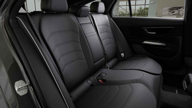 Mercedes-Benz E-estate 300 e Sport Edition | Trekhaak | Hyperscreen | Multispaaks | Panoramadak | Leder | Memory | Night |