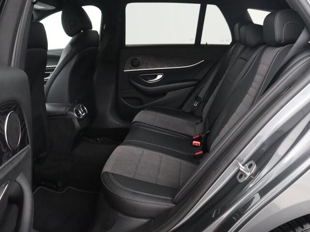 Mercedes-Benz E-estate 200 d | Half Leder | Trekhaak | Camera | Adaptive cruise | Sfeerverlichting | Park assist | Navigatie | Full LED |