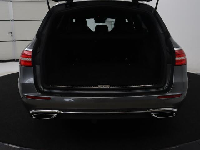 Mercedes-Benz E-estate 200 d | Half Leder | Trekhaak | Camera | Adaptive cruise | Sfeerverlichting | Park assist | Navigatie | Full LED |