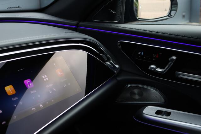 Mercedes-Benz E-estate 300 e AMG Line | Hyperscreen | Distronic+ | Nappa Leder | Burmester | Massage | Stoelventilatie | Digital Light | Trekhaak | Pamoramdak | HUD | Verwarmd Stuurwiel |