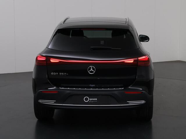 Mercedes-Benz EQA 250+ Luxury Line 71 kWh | Trekhaak | 19inch velgen | Getint glas