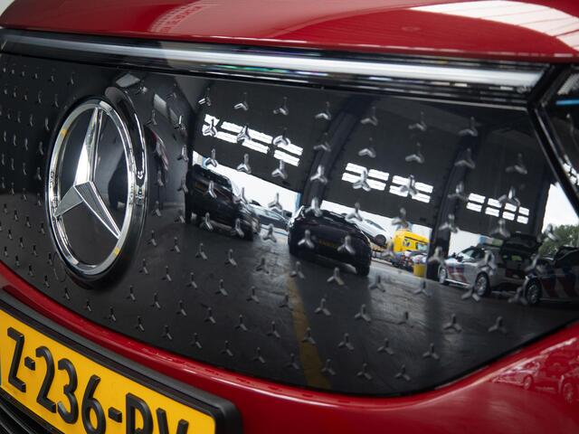 Mercedes-Benz EQA 250+ Luxury Line Panorama dak