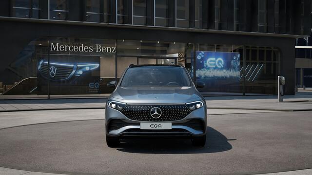 Mercedes-Benz EQA 250+ Business Solution AMG 71 kWh | Trekhaak | Nightpakket | Premium pakket | Parkeerpakket met 360°-camera | Dodehoekassistent | KEYLESS-GO comfort pakket | EASY PACK achterklep | Head-up display | Extra USB-poorten |