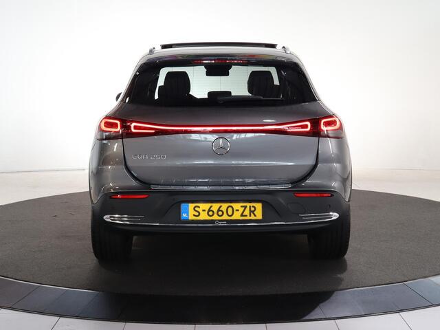 Mercedes-Benz EQA 250 Luxury Line 67 kWh | Panoramadak | |Premium pakket | Stoelverwarming |