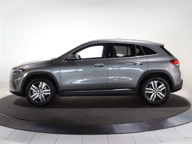 Mercedes-Benz EQA 250 Luxury Line 67 kWh | Panoramadak | |Premium pakket | Stoelverwarming |