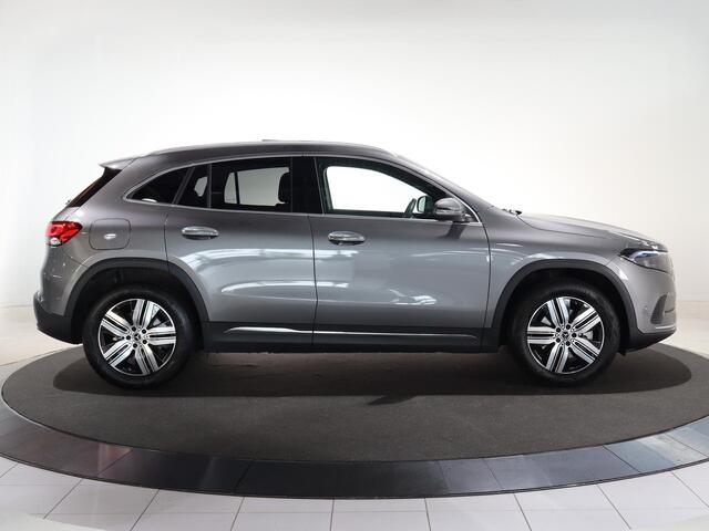 Mercedes-Benz EQA 250 Luxury Line 67 kWh | Panoramadak | |Premium pakket | Stoelverwarming |