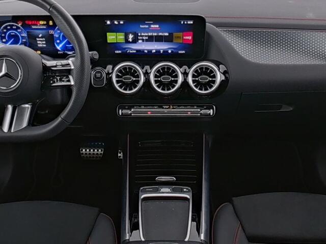 Mercedes-Benz EQA 250 AMG Line 67 kWh | AMG Line Advanced Plus | Night Pakket | Panorama Schuif-Kanteldak | Memory Voorstoelen | Stoel en Stuurverwarming | Inclusief 24 maanden MB Certified garantie voor Europa.