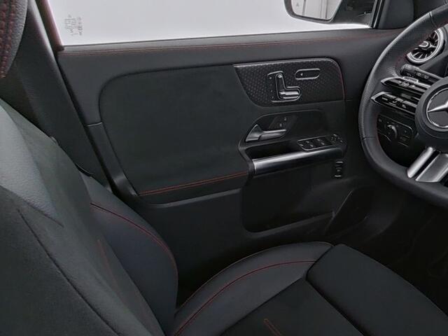 Mercedes-Benz EQA 250 AMG Line 67 kWh | AMG Line Advanced Plus | Night Pakket | Panorama Schuif-Kanteldak | Memory Voorstoelen | Stoel en Stuurverwarming | Inclusief 24 maanden MB Certified garantie voor Europa.
