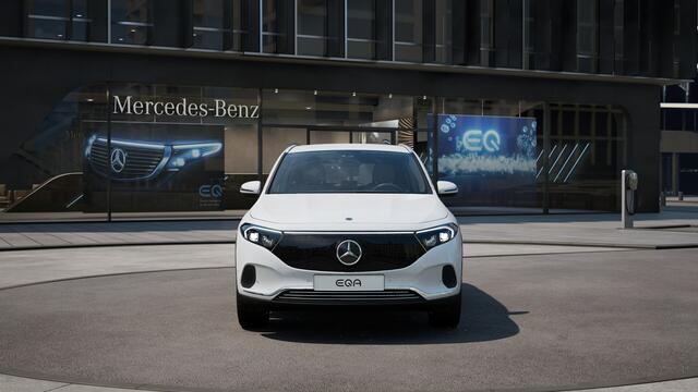 Mercedes-Benz EQA 250+ Business Solution 71 kWh | Trekhaak | Parkeerpakket met achteruitrijcamera | EASY PACK achterklep | Extra USB-poorten | Sfeerverlichting | Verwarmde stoelen vooraan | Zitcomfortpakket | Licht- en zicht pakket |