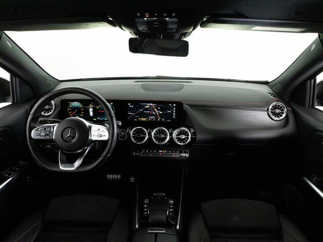 Mercedes-Benz EQA 250 Edition 1 AMG 67 kWh 190 PK | LED | Achteruitrijcamera | Stoelverwarming | Ambiance Verlichting |