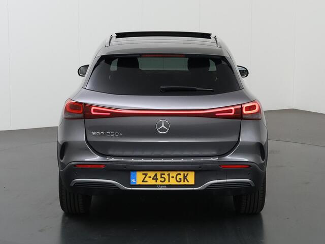 Mercedes-Benz EQA 250+ AMG Line 71 kWh | Panoramaschuifdak | Sfeerverlichting | Keyless go | 360 camera | EASYPACK-achterklep | Stoelverwarming |
