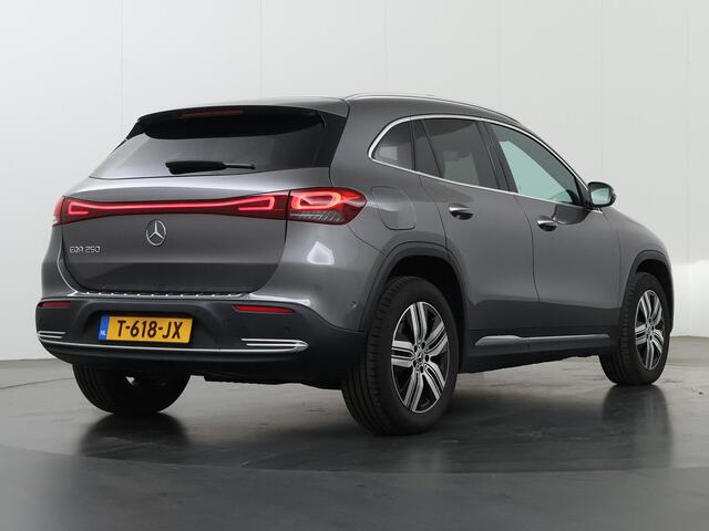 Mercedes-Benz EQA 250 Luxury Line 67 kWh | Panoramadak | Sfeerverlichting | Stoelverwarming | Parkeercamera | MBUX