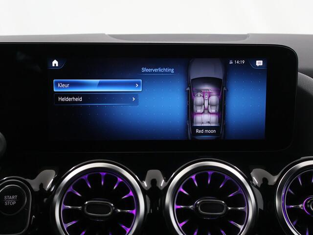 Mercedes-Benz EQA 250 Luxury Line 67 kWh | Panoramadak | Sfeerverlichting | Stoelverwarming | Parkeercamera | MBUX