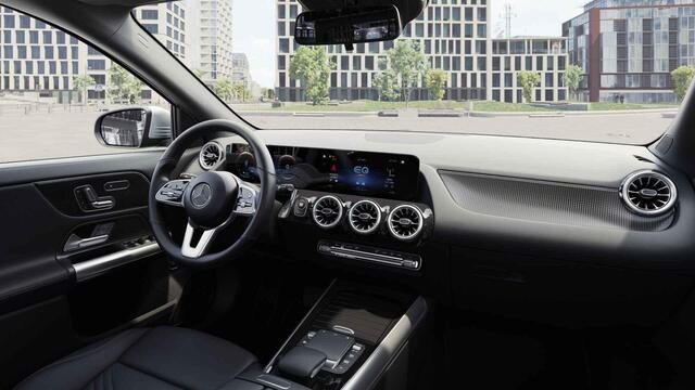 Mercedes-Benz EQA 250+ Business Edition 71 kWh | Panoramadak | Keyless | Memory | 360 graden camera | Stoelverwarming | Sfeerverlichting |
