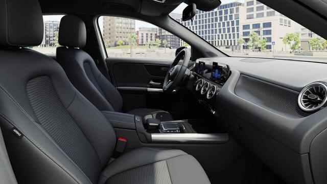 Mercedes-Benz EQA 250 67 kWh | Trekhaak | Stoelverwarming |