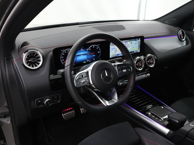 Mercedes-Benz EQA 250 Sport Edition | AMG | Premium Pakket | 19" AMG-velgen | Privacy Glass | Stoelverwarming | Achteruitrijcamera | Sfeerverlichting |
