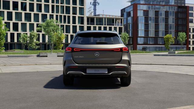 Mercedes-Benz EQA 250+ AMG Line 71 kWh | Panoramadak | Headup | Burmester | 20" lichtmetalen velgen | Sfeerverlichting | Stoelverwaring |
