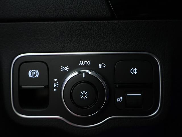 Mercedes-Benz EQA 250+ Business Solution AMG 71 kWh | Trekhaak | Nightpakket | Premium pakket | Parkeerpakket met 360°-camera | EASY PACK achterklep | KEYLESS-GO comfort pakket | Head-up display | Dodehoekassistent | Extra USB-poorten |